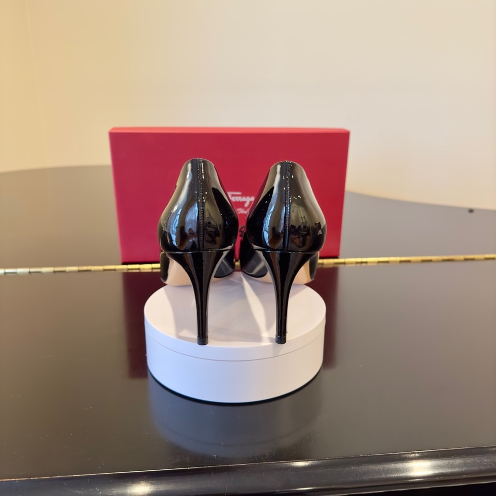 Salvatore Ferragamo NWT Luxury Party Classic RARE Authentic Black Patent Pumps - Picture 8 of 17